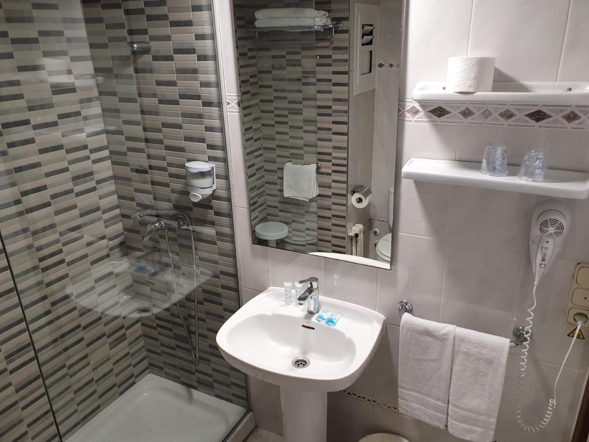 Hotel Bilbaino Benidorm Bagian luar foto