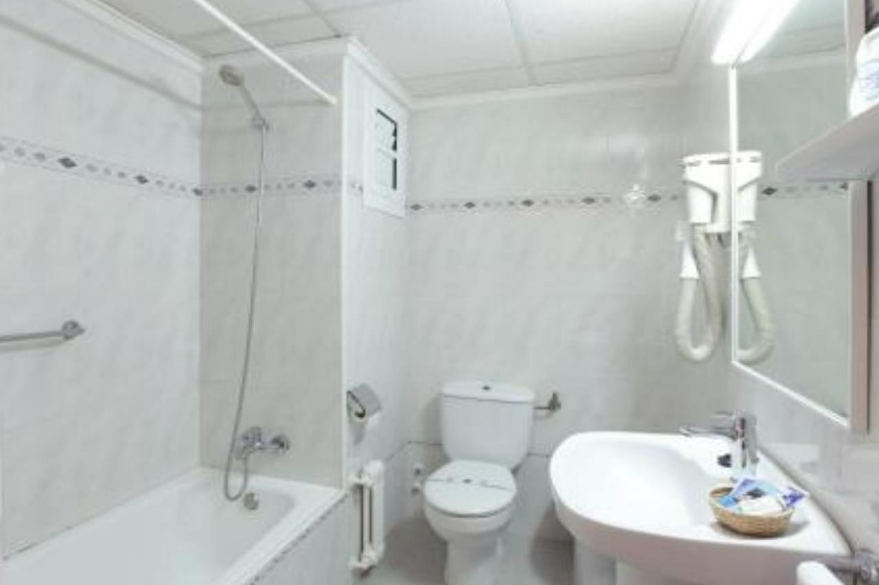 Hotel Bilbaino Benidorm Bagian luar foto